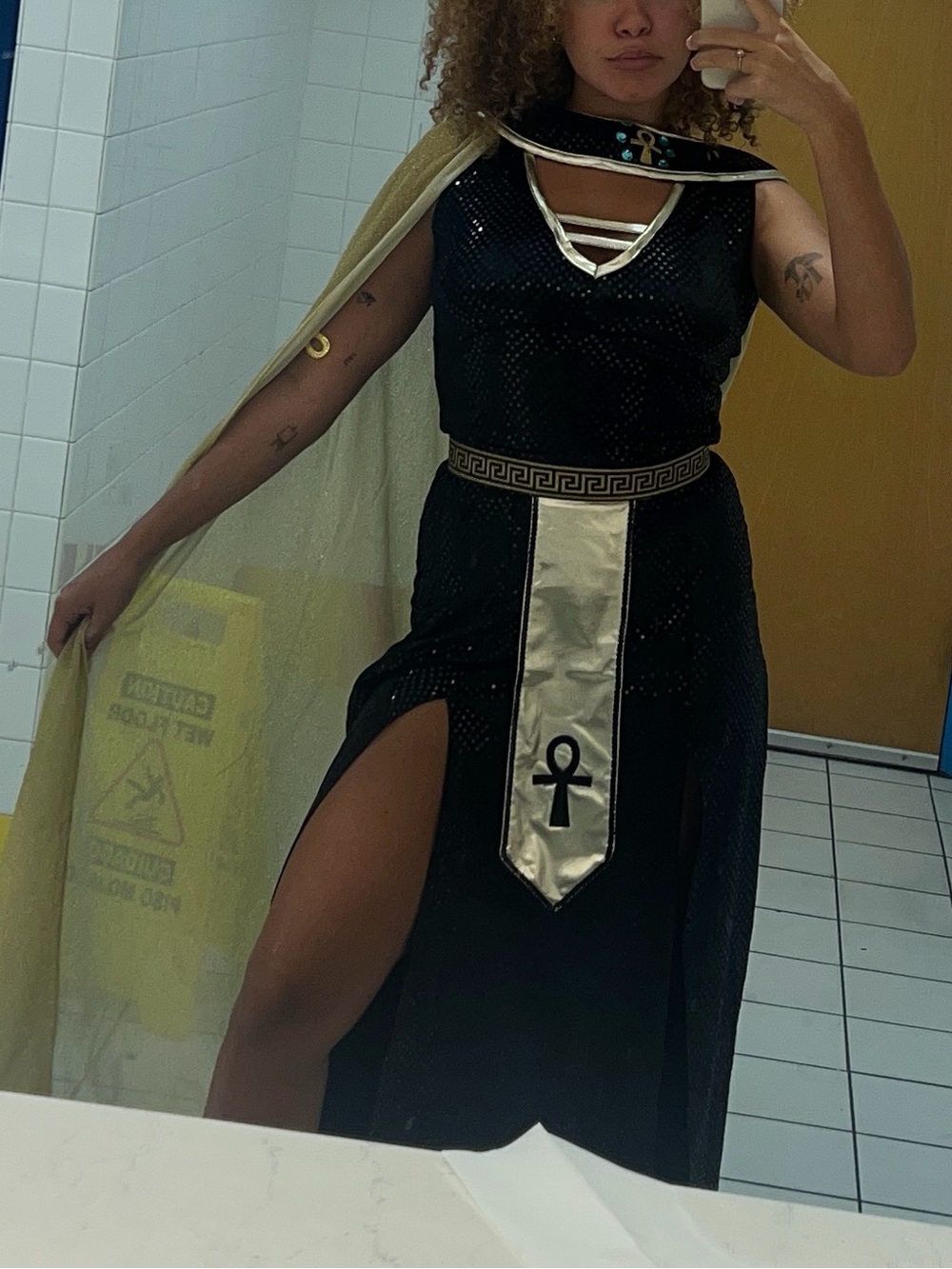 Spirit Black and Gold Egyptian Queen Costume - Picture 9 of 10